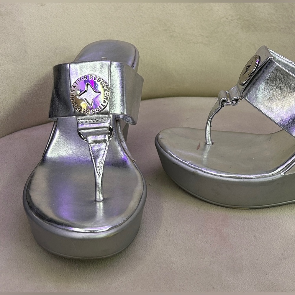 BGB generation size 7 silver wedge sandals